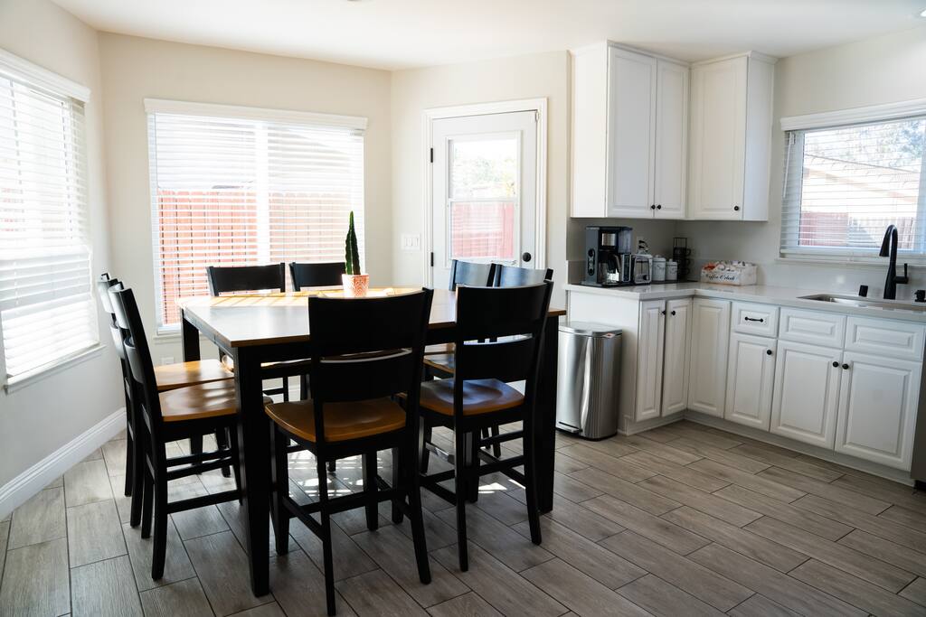 peaceful-downstairs-room-or-workspace-+-fast-wi-fi/