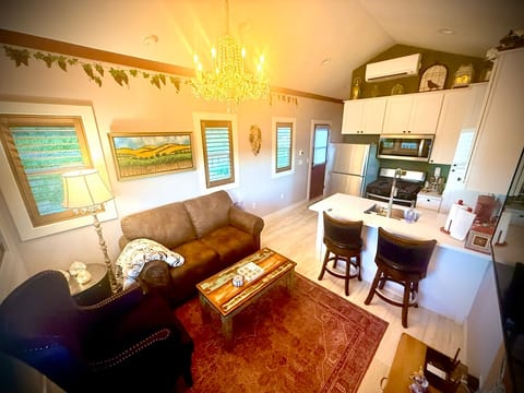 Cozy Vineyard Tiny House in Ramona Wine Country image 5