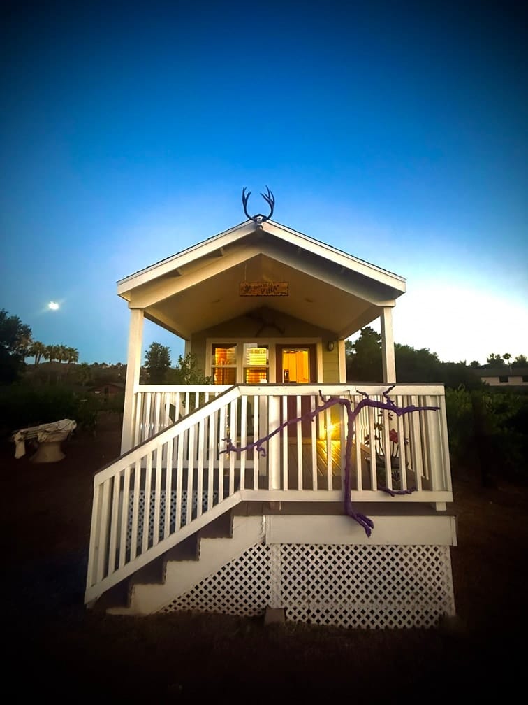 Cozy Vineyard Tiny House in Ramona Wine Country image 1