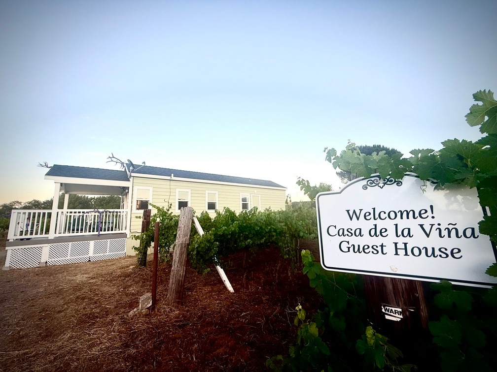 cozy-vineyard-tiny-house-in-ramona-wine-country/