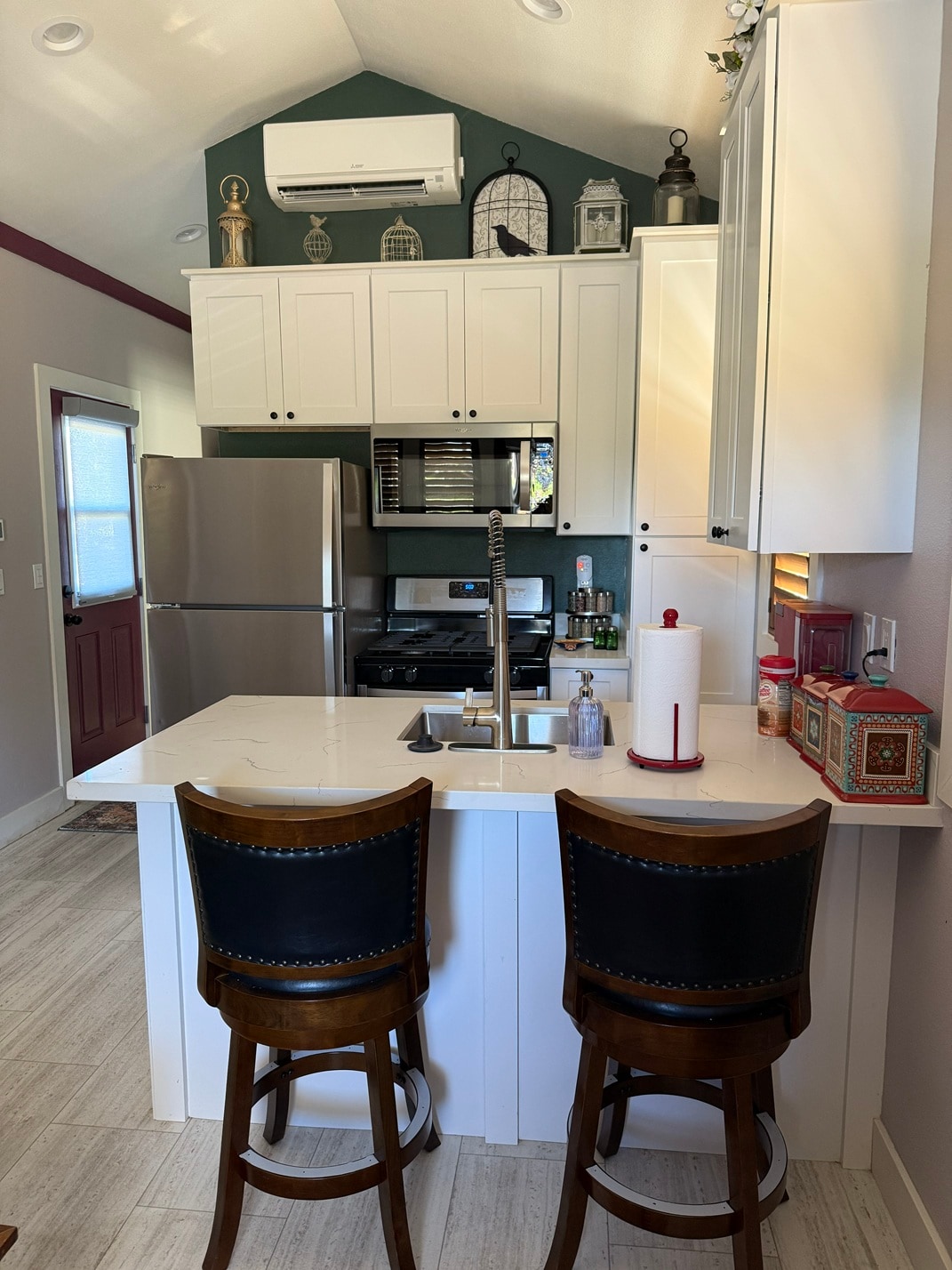 cozy-vineyard-tiny-house-in-ramona-wine-country/