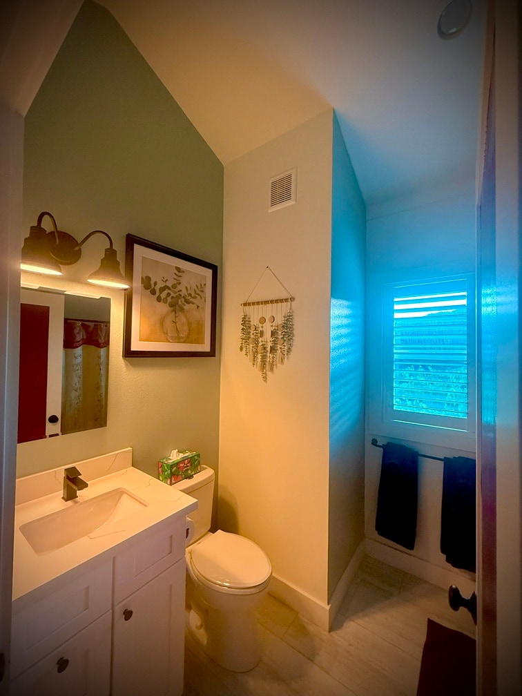 cozy-vineyard-tiny-house-in-ramona-wine-country/