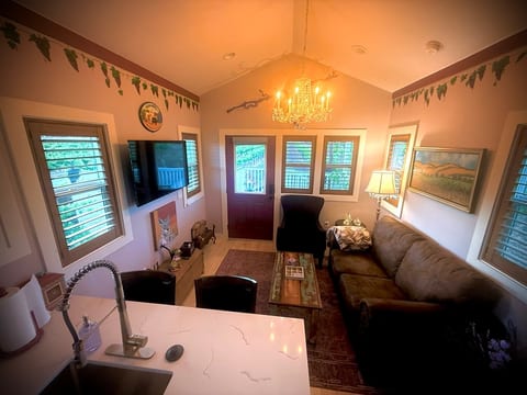 Cozy Vineyard Tiny House in Ramona Wine Country image 4