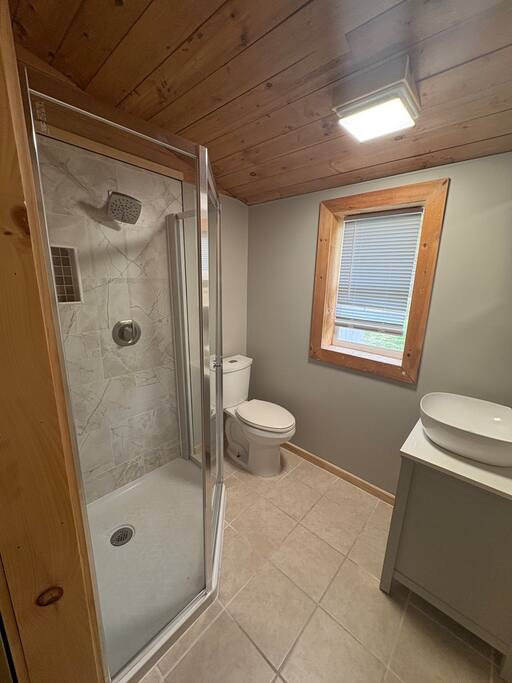 Pine and Paddle Cottage on Black Lake