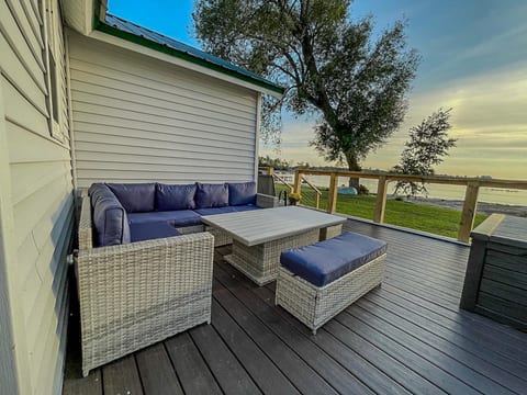 SLR River Retreat Waterfront Cottage