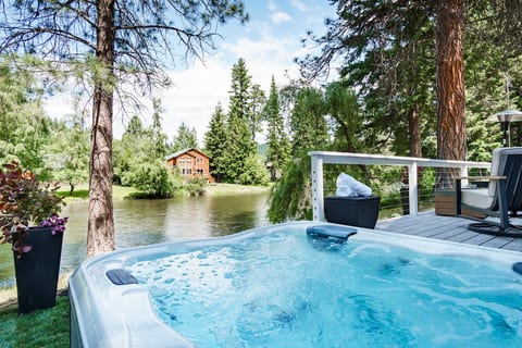 Fall get away on Yakima river with hot tub! image 2
