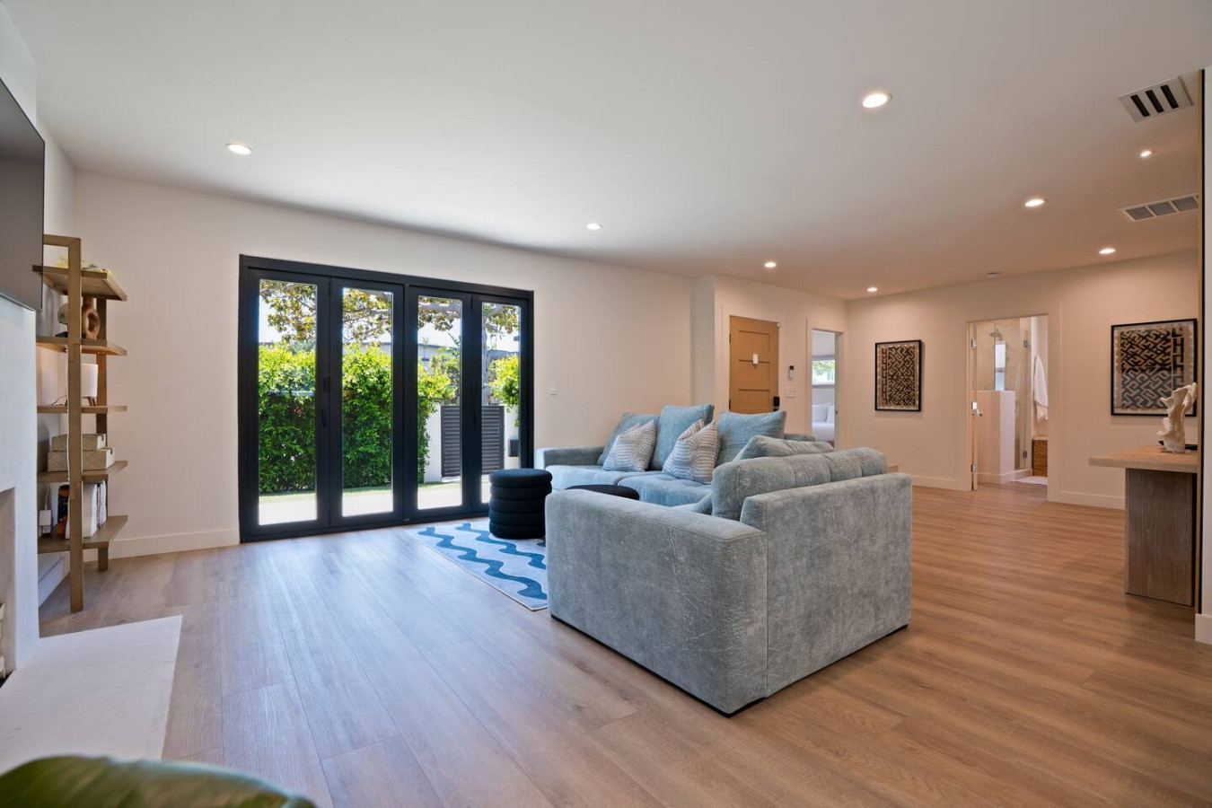 new-luxe-3brornear-culver-and-beaches/