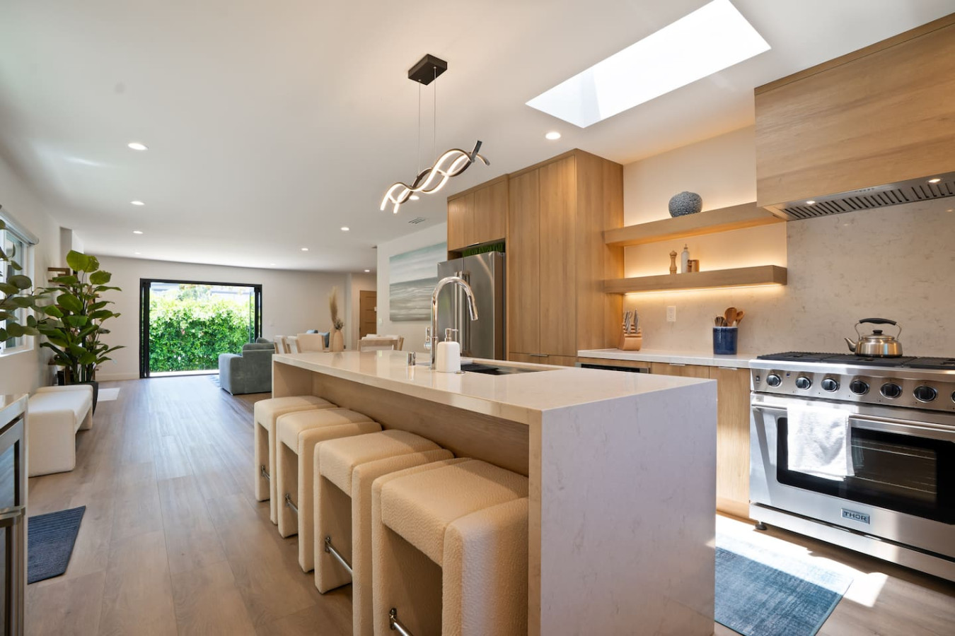 new-luxe-3brornear-culver-and-beaches/