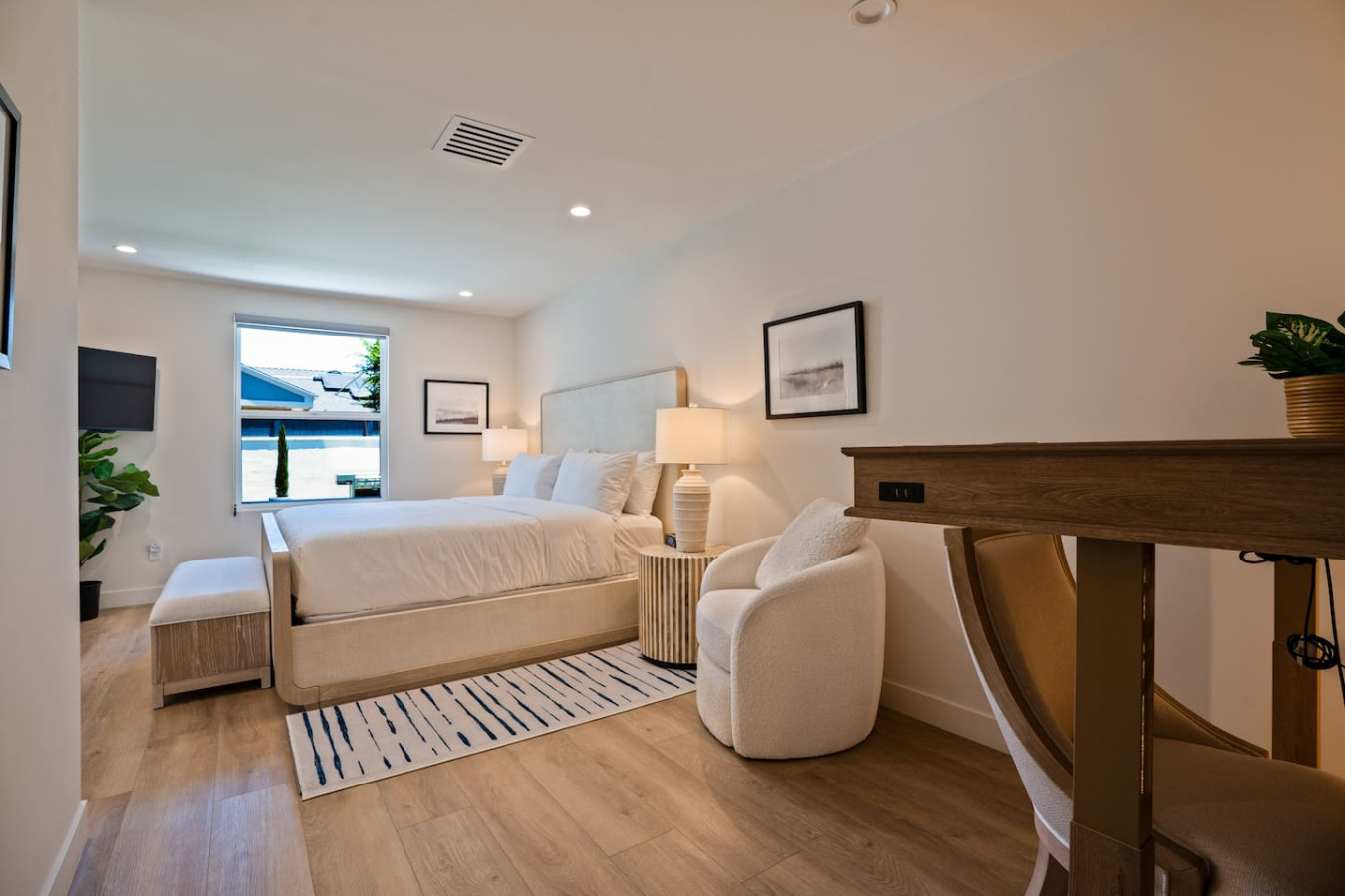 new-luxe-3brornear-culver-and-beaches/