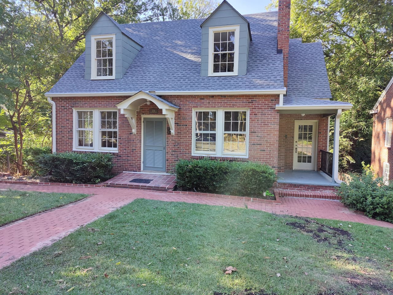 Historic Mayor's Manor | 2 King Bds • Fenced Yard