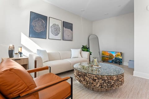 Modern Luxe Apartment Heart of Dupont Circle DC