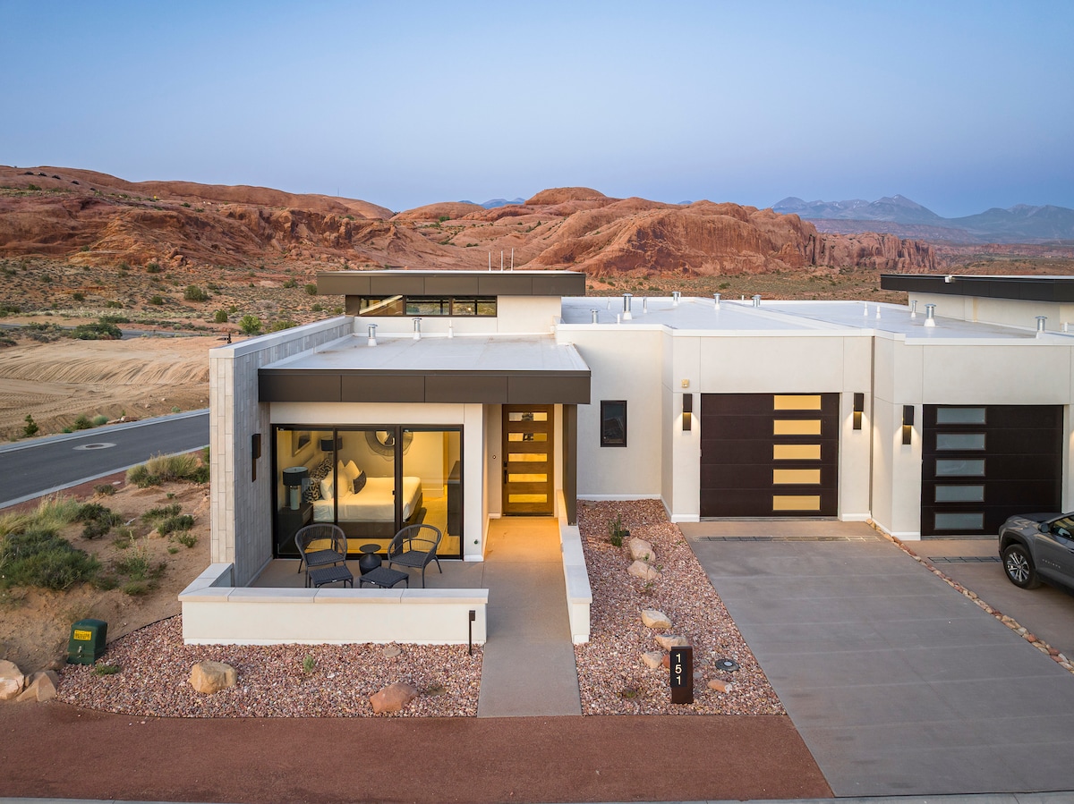 Lionsback Resort - The Strata Casita (No Pets) image 1