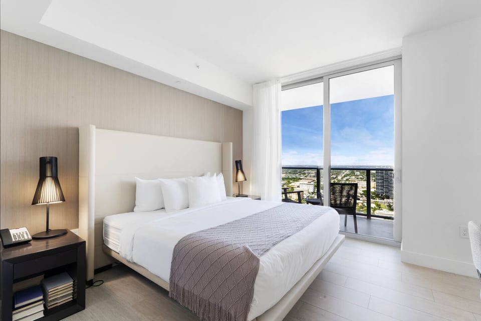 Elegant Getaway  𝙗𝙮 𝙎𝙏𝘼𝙔-𝙏𝙊𝘿𝘼𝙔 |  Hyde Beach House - Hollywood