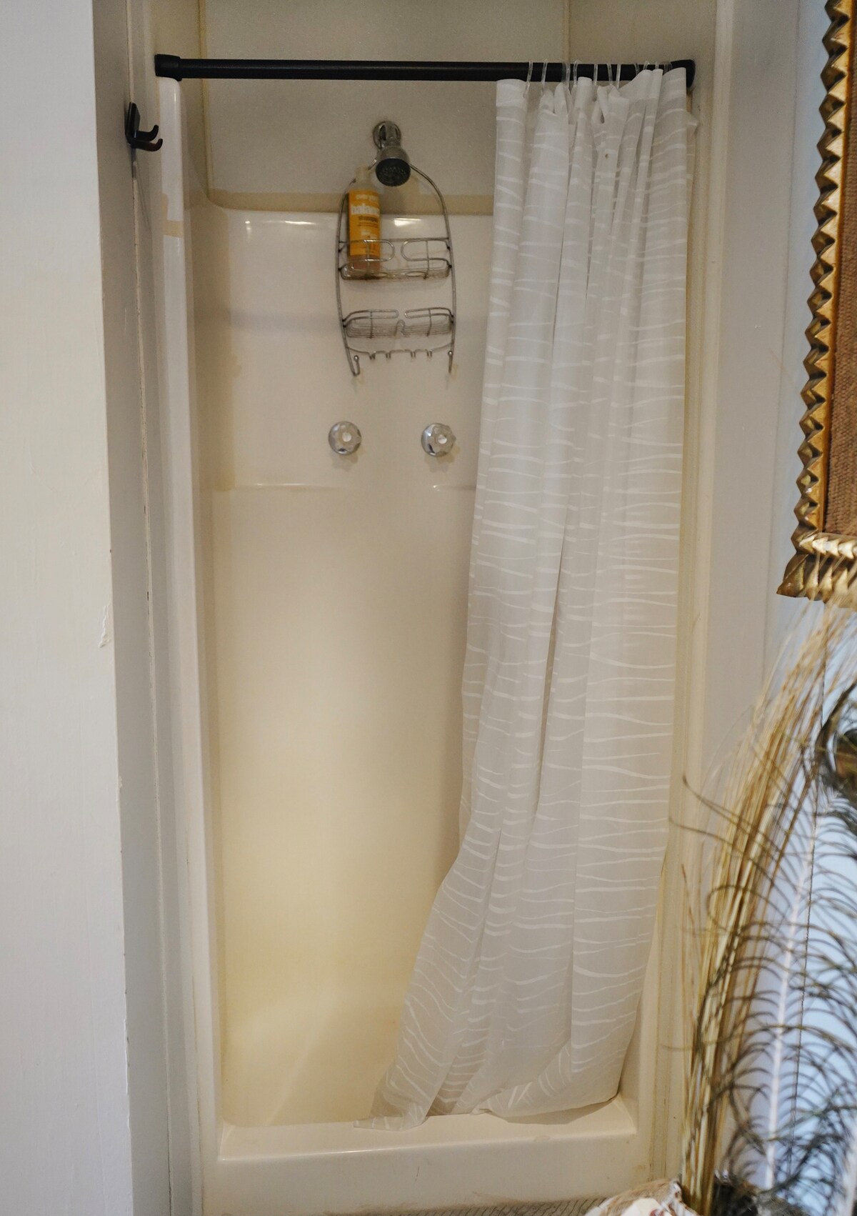 florence-park-cabin-by-15th-near-cherry-street/