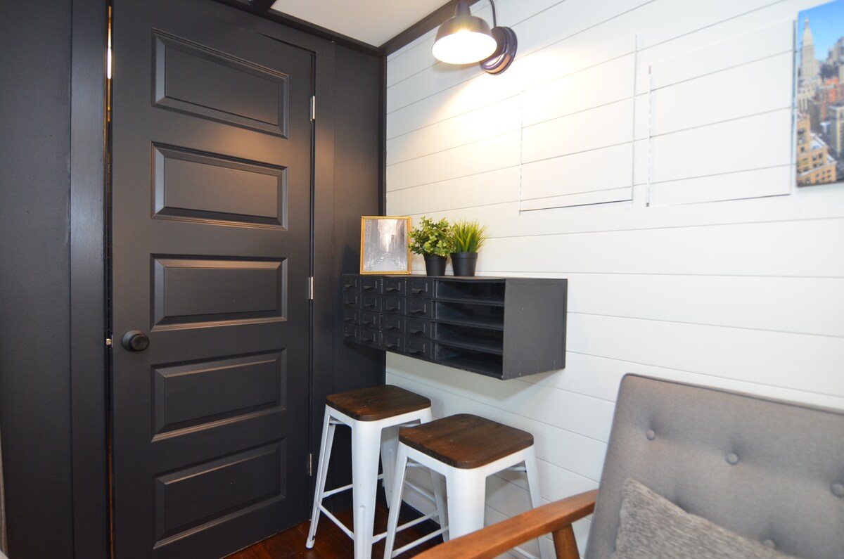 tiny-home-two-blocks-from-downtownpearl-district./