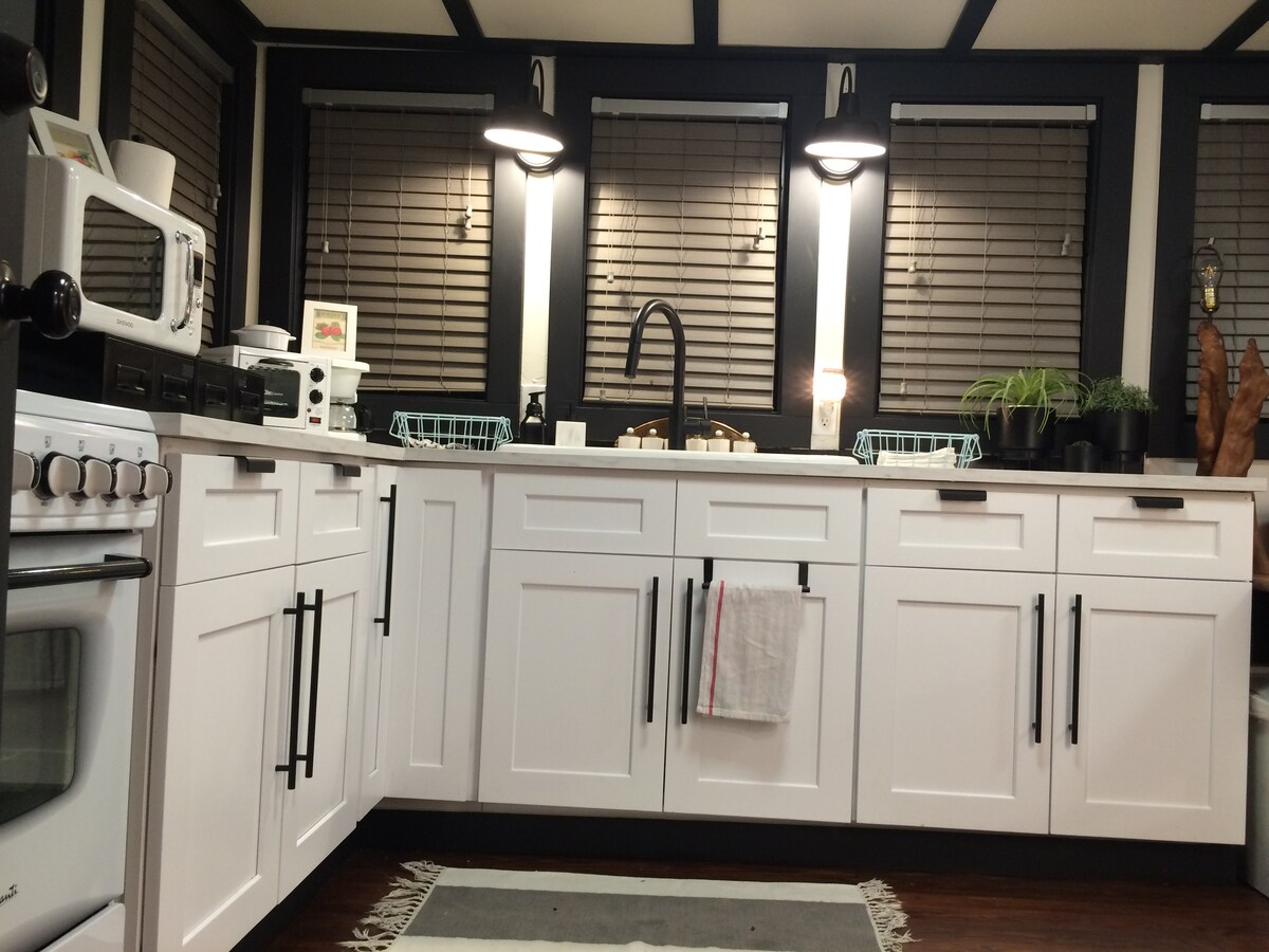 tiny-home-two-blocks-from-downtownpearl-district./