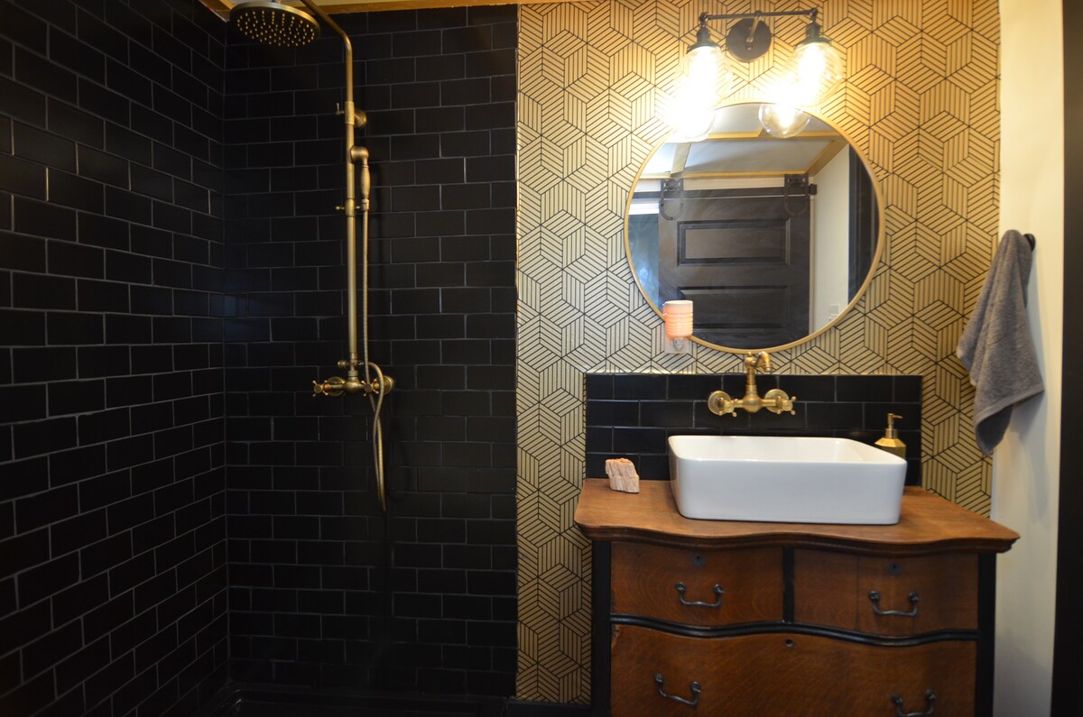 tiny-home-two-blocks-from-downtownpearl-district./