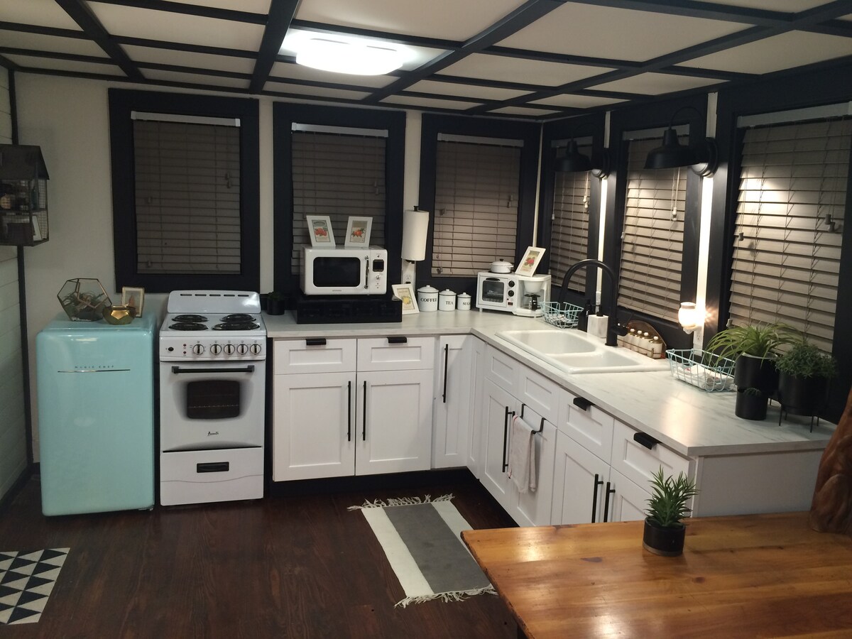 tiny-home-two-blocks-from-downtownpearl-district./