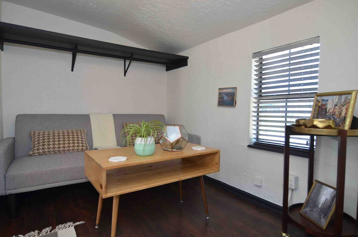 nice-townhome-in-the-pearl-two-blocks-to-downtown/