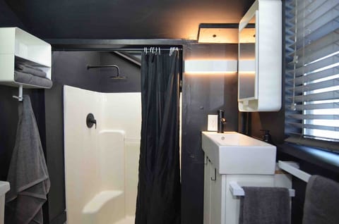 Nice Townhome in the Pearl, Two Blocks to Downtown image 4