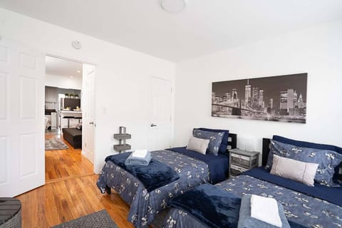 SPACIOUS 2 BR APT CLOSE TO CENTRAL PARK AND Q & 6