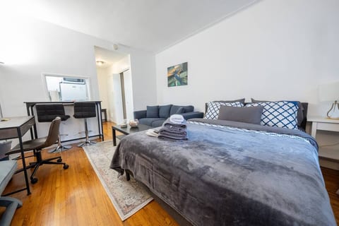 SUNNY & QUIET STUDIO NEAR CENTRAL PARK UPPER EAST