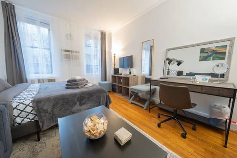 SUNNY & QUIET STUDIO NEAR CENTRAL PARK UPPER EAST