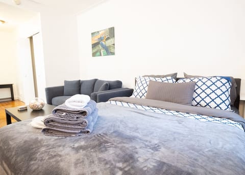 SUNNY & QUIET STUDIO NEAR CENTRAL PARK UPPER EAST