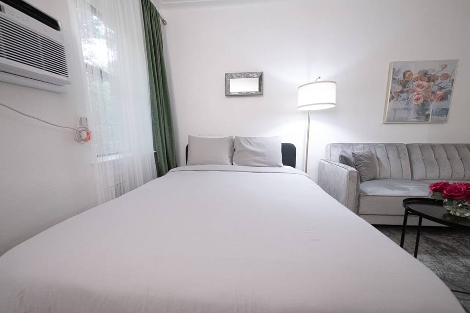 Charming & Stylish Studio in Prime Location - UES - New York