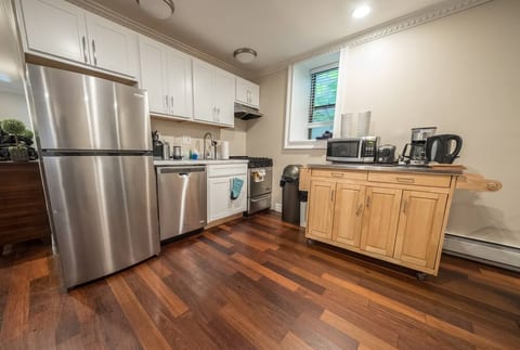 SPACIOUS 4BR/2BA APT W/PRIVATE OUTDOOR SPACE UWS