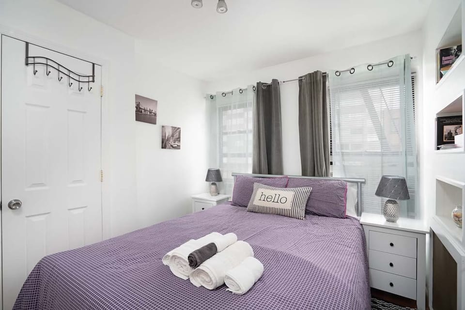 TRUE 2 BR APT(W)  5 SHORT BLOCKS TO CENTRAL PARK  - New York