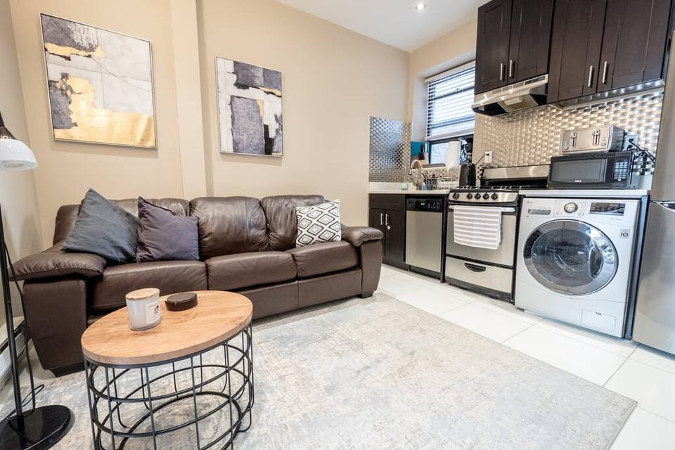 RENOVATED 2 BEDROOM APT ON CENTRAL PARK WEST  - New York