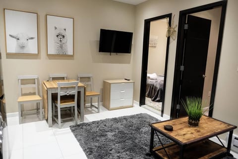 ★ RENOVATED 2 BEDROOM APT ON CENTRAL PARK WEST★