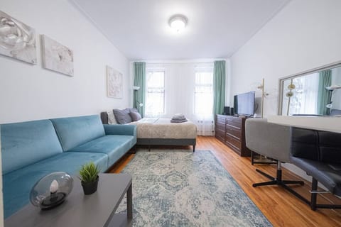 UPPER EAST SIDE STUDIO NEAR CENTRAL PARK.