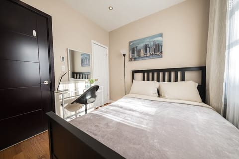 Charming 2BR Apt with W/D - Near Central Park West