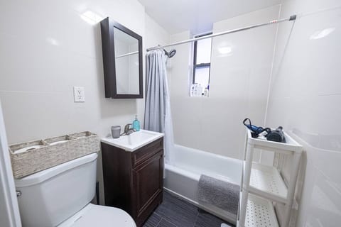 ENTIRE 3BD APT WITH WASHER/DRYER HALF BLOCK TO CPW