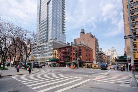 ★ NEWLY RENOVATED STUDIO IN PRIME LOCATION - UES ★