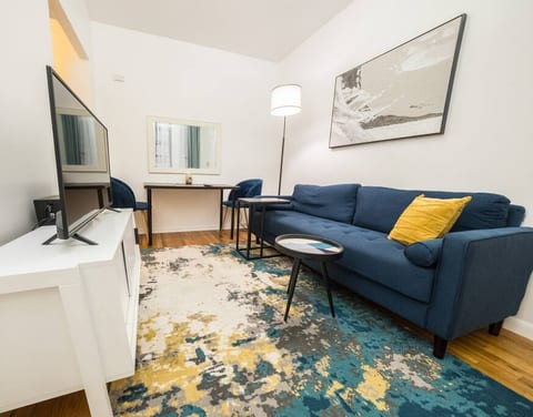 CHARMING 1 BR NEAR CENTRAL PARK ★ LA VIE EN BLEU ★
