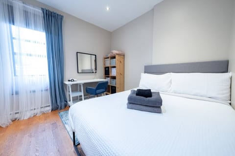 ★ AMAZING 2 BEDROOM APT 1/2 BLOCK TO CENTRAL PARK★