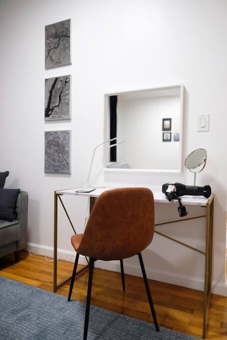 ★ COZY STUDIO COUPLE BLOCKS FROM CENTRAL PARK ★