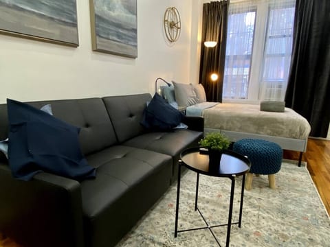 ★COZY STUDIO STEPS AWAY FROM CENTRAL PARK, 6 & Q ★