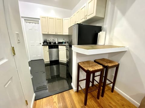 ★COZY STUDIO STEPS AWAY FROM CENTRAL PARK, 6 & Q ★
