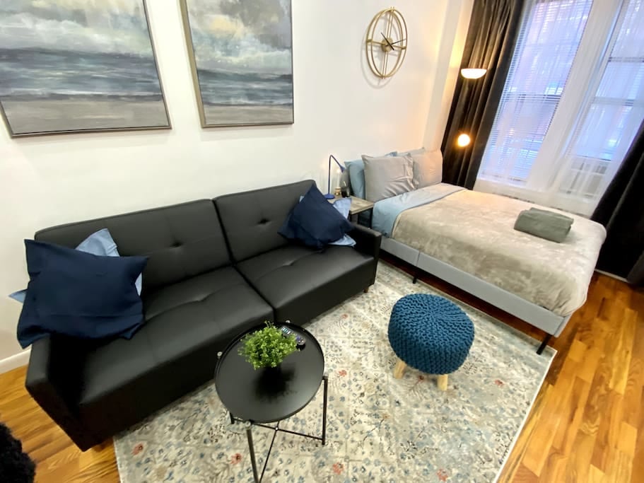 COZY STUDIO STEPS AWAY FROM CENTRAL PARK, 6 & Q   - New York