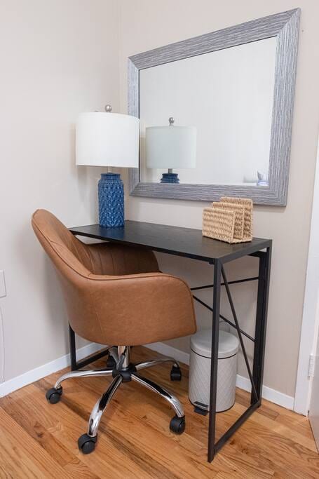 Sunlit 2BR Central Park North: elevator & laundry