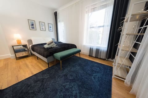 3BR w/dishwasher, WD, elevator near Central Park W