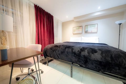2nd bedroom/king size bed