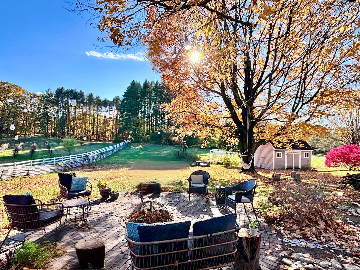 2-acres-of-peace-walk-to-fun-downtwn/