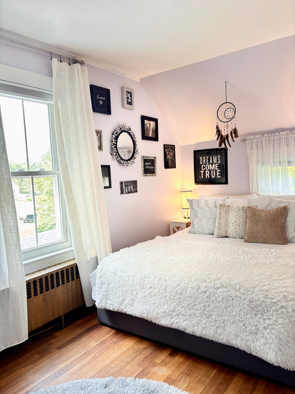 2-acres-of-peace-walk-to-fun-downtwn/