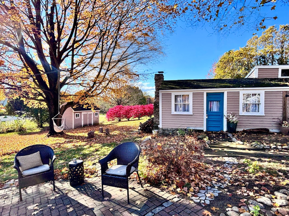 2-acres-of-peace-walk-to-fun-downtwn/