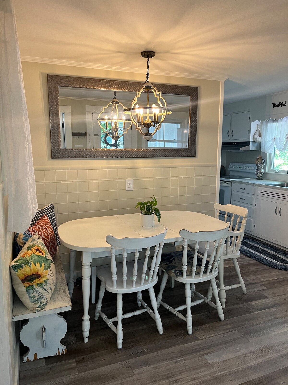 2-acres-of-peace-walk-to-fun-downtwn/